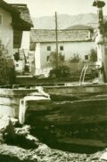 Mittlerer Brunnen ca. 1930. Bildquelle: Gemeindearchiv Serfaus.