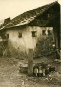 Brunnen ohne Brunnenfigur im August 1937. Bildquelle: Gemeindearchiv Serfaus